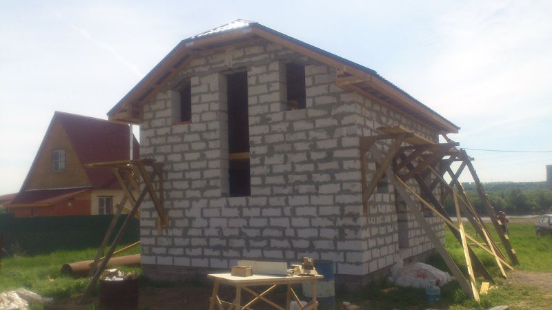 Дом из блоков с крышей из металлочерепицы в Ступинском районе