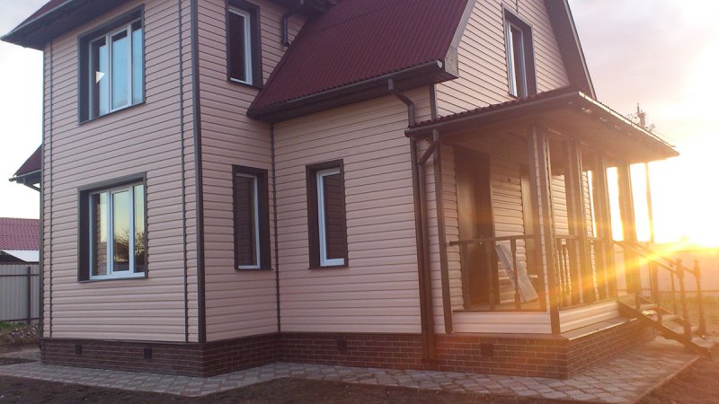 Деревянный дом обшит сайдингом с утеплением в п. Руново