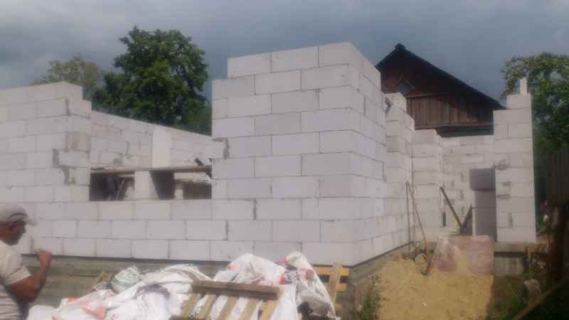 Строительство дома из блоков бригадой славян в Кашире