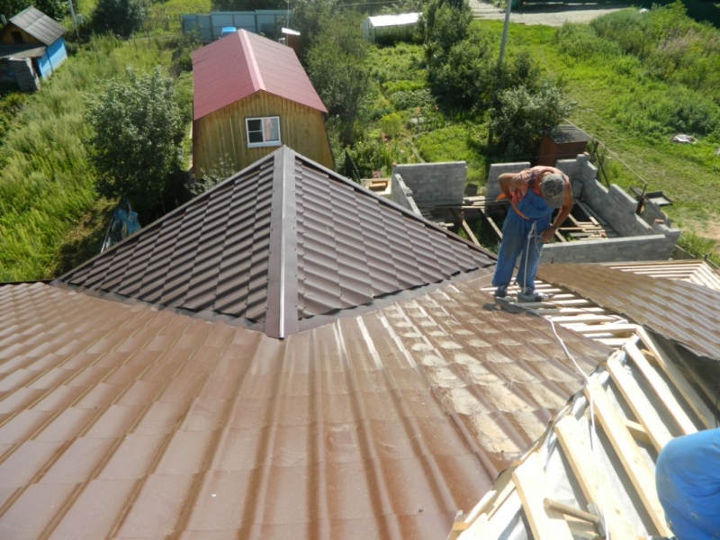Устройство крыши из металлочерепицы в Кашире, Ступино, Озеры