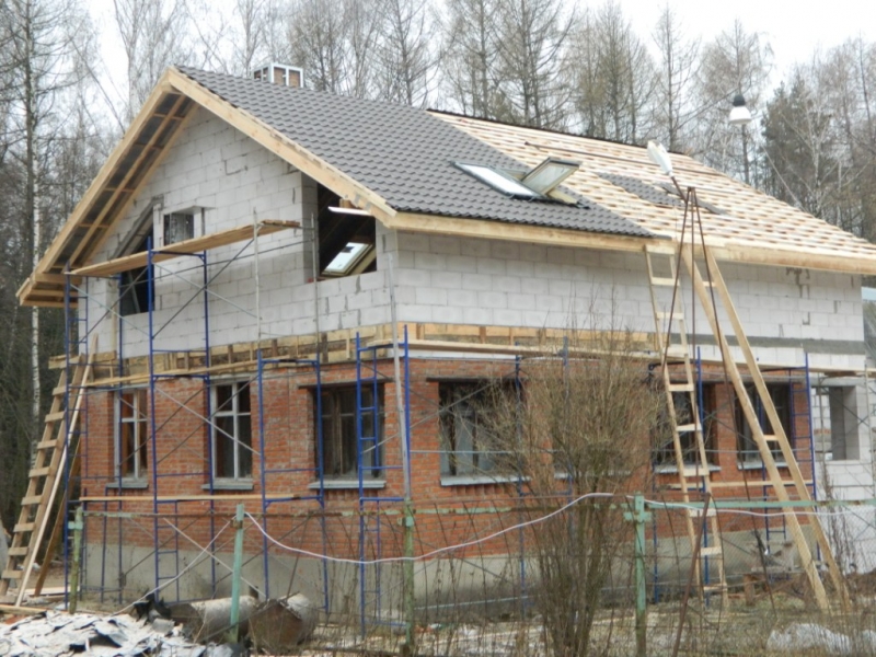 Реконструкция дома , замена утепленной кровли метеллочерепица- Гранд Лайн Велюр цвет серо-коричневый с снегозадержателями