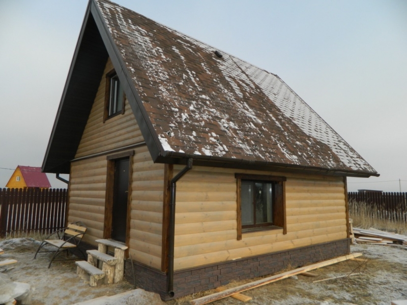 Деревянная отделка домика в деревне