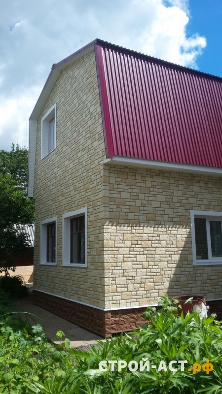 Обшить дом фасадными панелями Деке-Р Burg цвет Пшеничный и цоколь Fels  Терракотовый