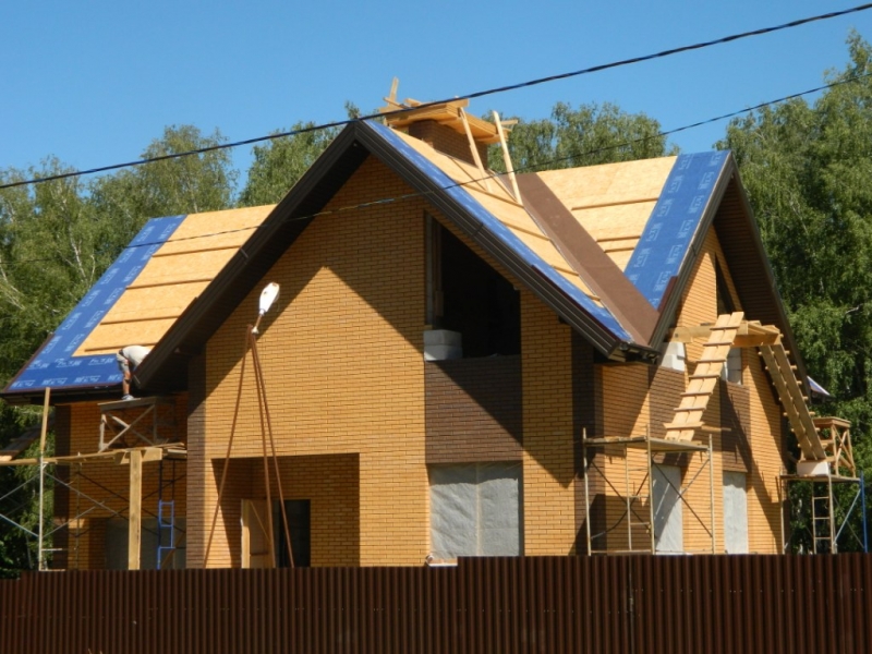 Строительство дома из кирпича и блоков в процессе выполнения работ в Кашире, Ожерелье, Ступино,Озеры