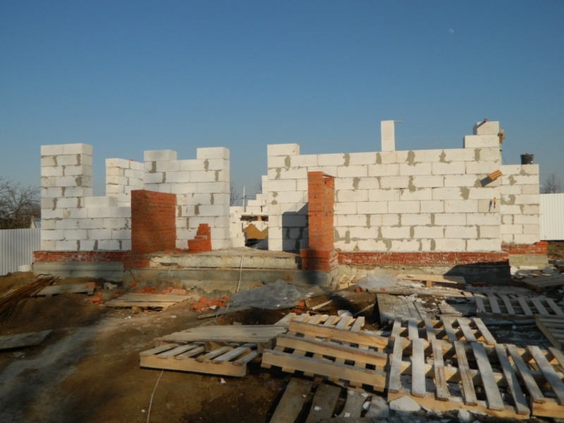 Строительство дома из блоков бригадой славян в Кашире