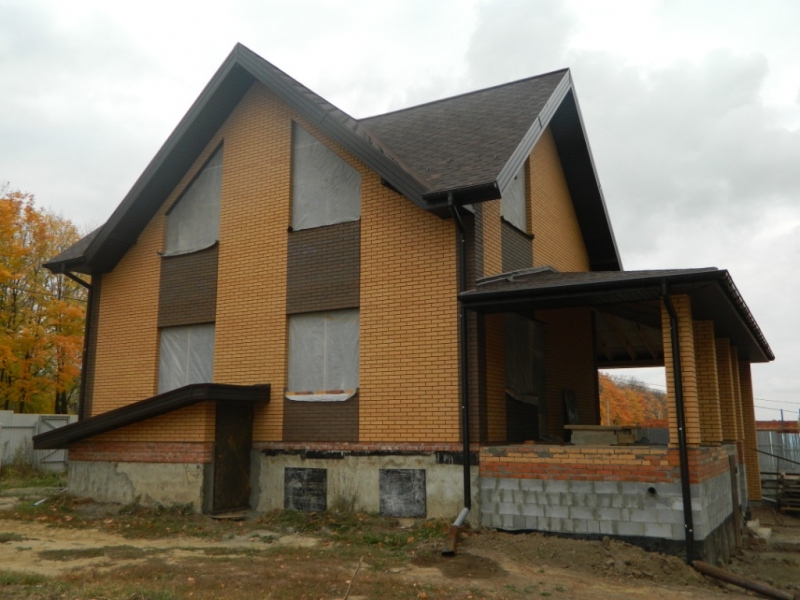 Строительство дома из кирпича и блоков в процессе выполнения работ в Кашире, Ожерелье, Ступино,Озеры