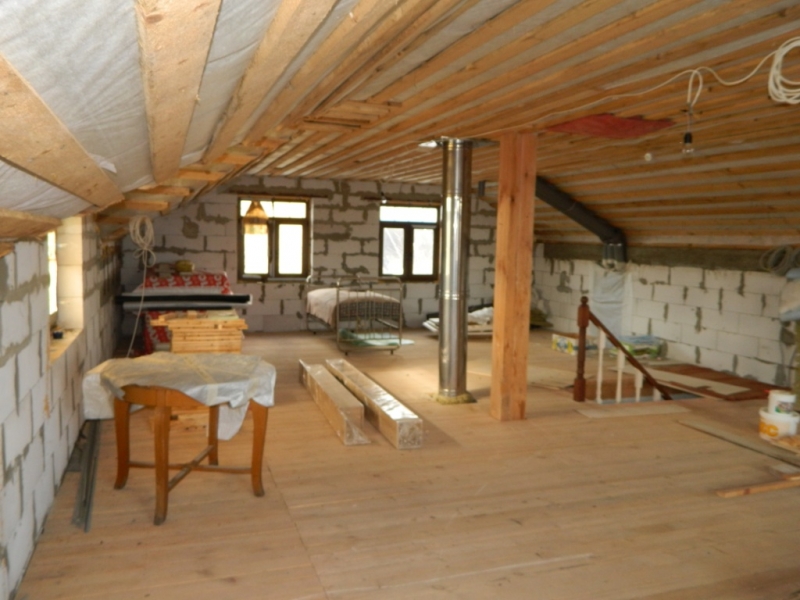 Деревянная отделка второго этажа блочного дома в Кашире