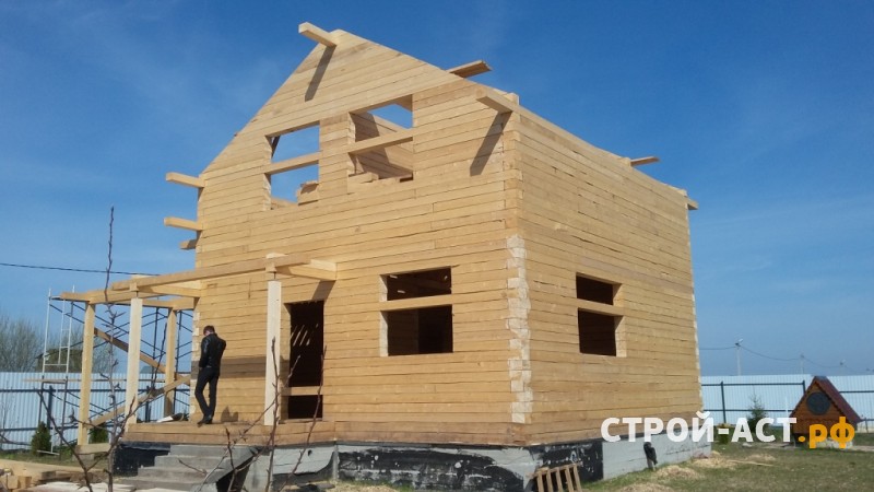 Построить деревянный дом из бруса с монтажом мягкой кровли Тегола Нордик коричневый с отливом в Кашире