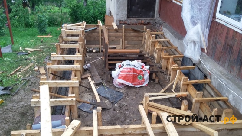 Построить пристройку к дому из газосиликатных блоков с фундаментом из бетонных свай с ростверком