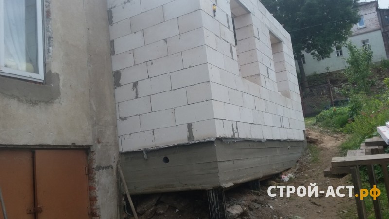 Построить пристройку к дому из газосиликатных блоков с фундаментом из бетонных свай с ростверком