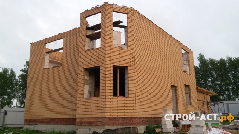 Построить дом в Кашире двухэтажный с гаражом из блоков с облицовкой из кирпича монолитные перекрытия и мягкая черепица Тегола Нордик