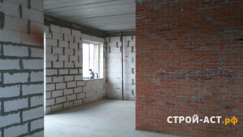 Построить двухэтажный дом из газосиликатных блоков с облицовкой из кирпича СКЗ баварская кладка с песком в процессе строительства
