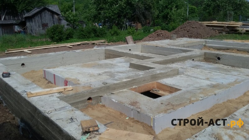 Строительство свайно-ростверкого фундамента с устройством подвала из блоков ФБС для деревянного одноэтажного дома с мансардой в Ступино и Кашире
